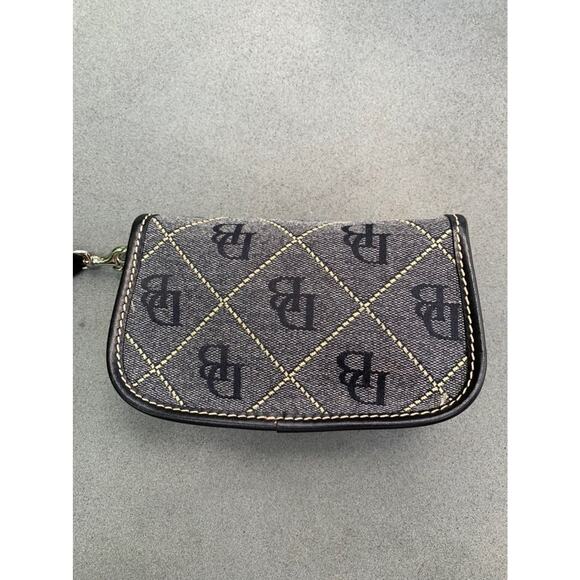 Dooney & Bourke Signature Snap Flap Wristlet NWOT Gift for Her - Picture 2 of 11